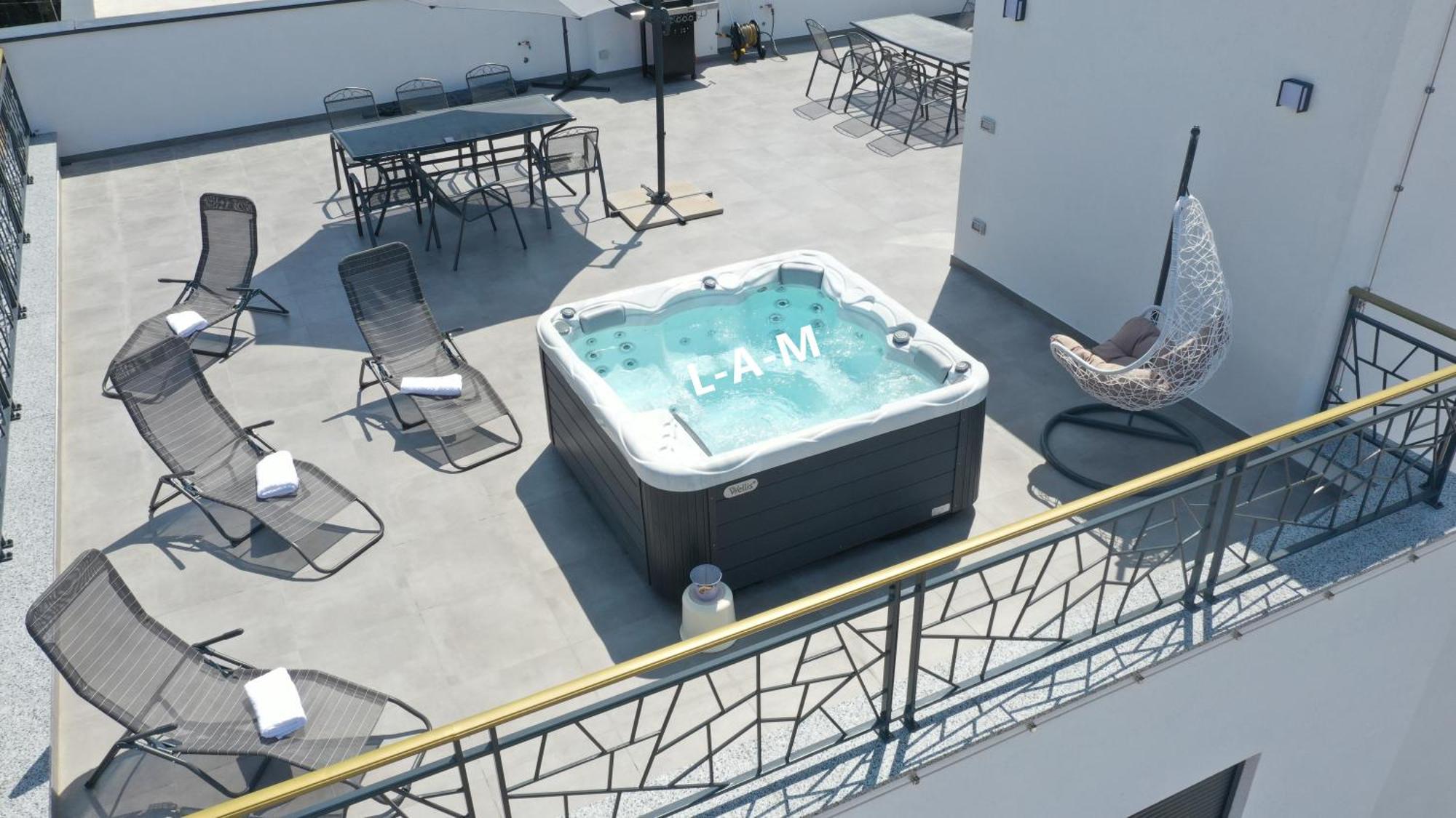 Apartments L-A-M Подстрана Екстериор снимка
