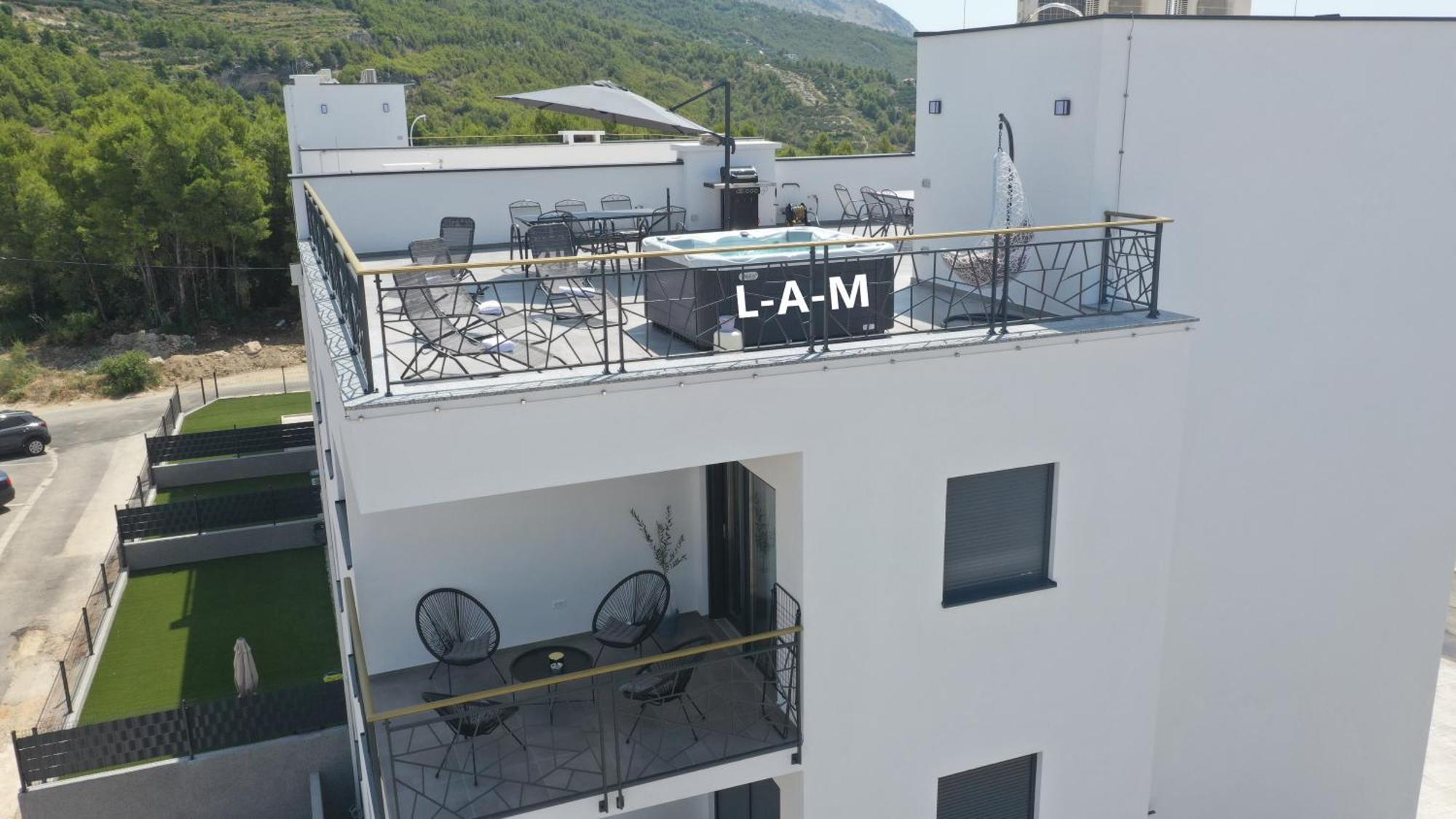 Apartments L-A-M Подстрана Екстериор снимка
