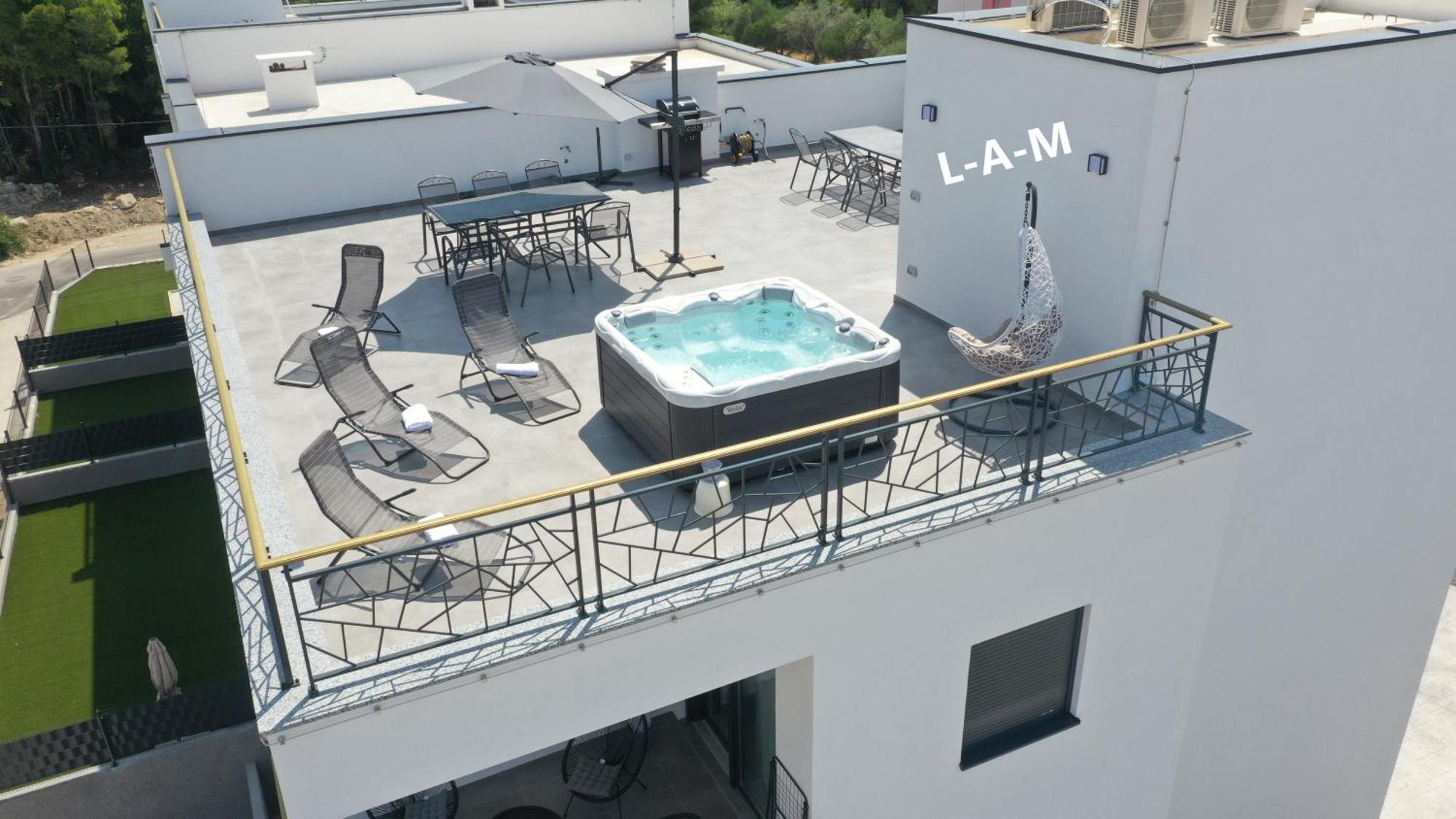 Apartments L-A-M Подстрана Екстериор снимка