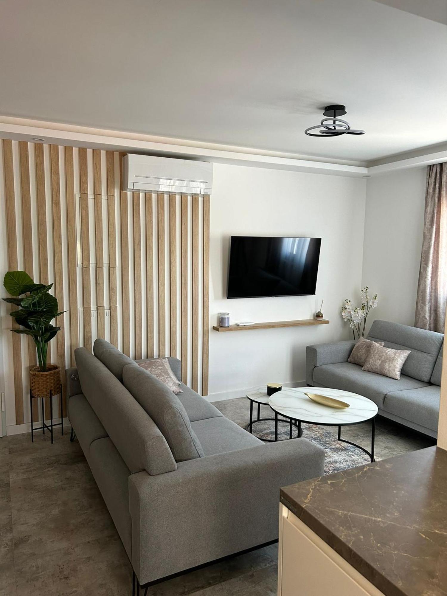 Apartments L-A-M Подстрана Екстериор снимка